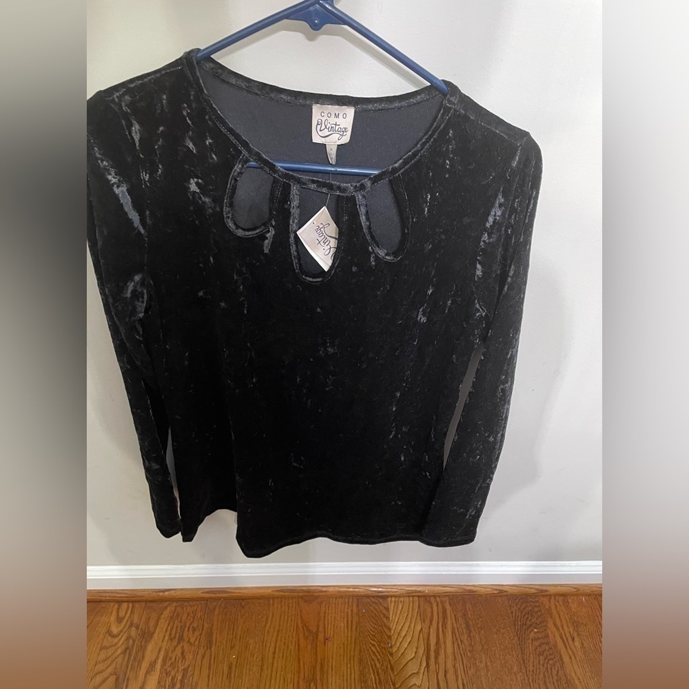 Como Vintage black crushed Velvet long sleeve size M women’s top .